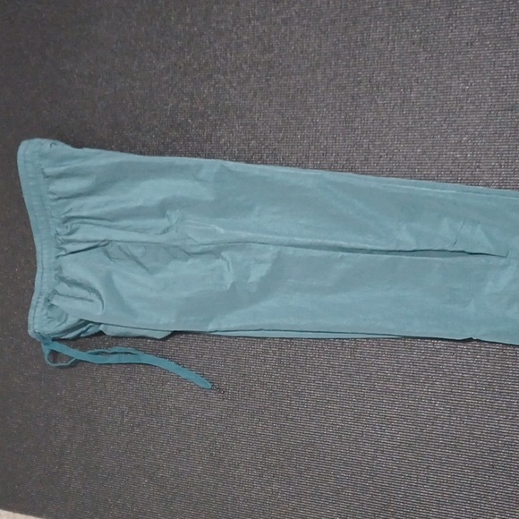 NEW IN jogger pants w/ drawstring & pockets. Parachute feel. Medium. NWT - Picture 5 of 16
